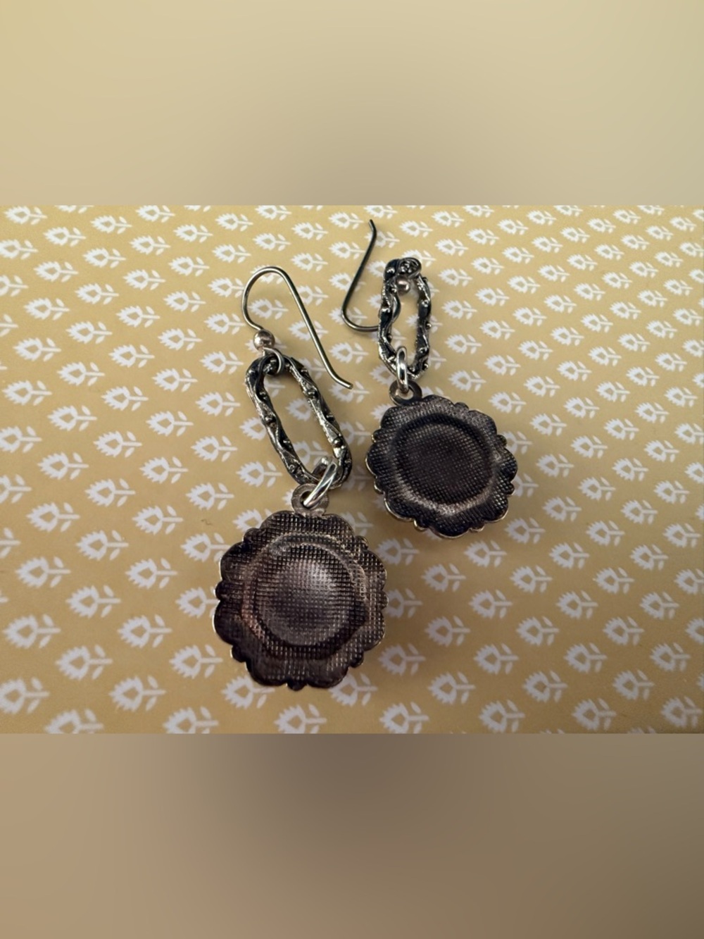 CHANEL Dangle Earrings - Picture 4 of 4